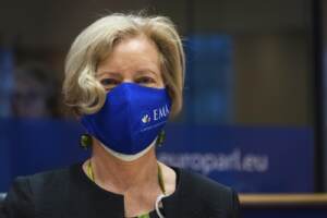 Direttore esecutivo dell'EMA Emer Cooke fornisce aggiornamenti sulla situazione vaccini Covid-19