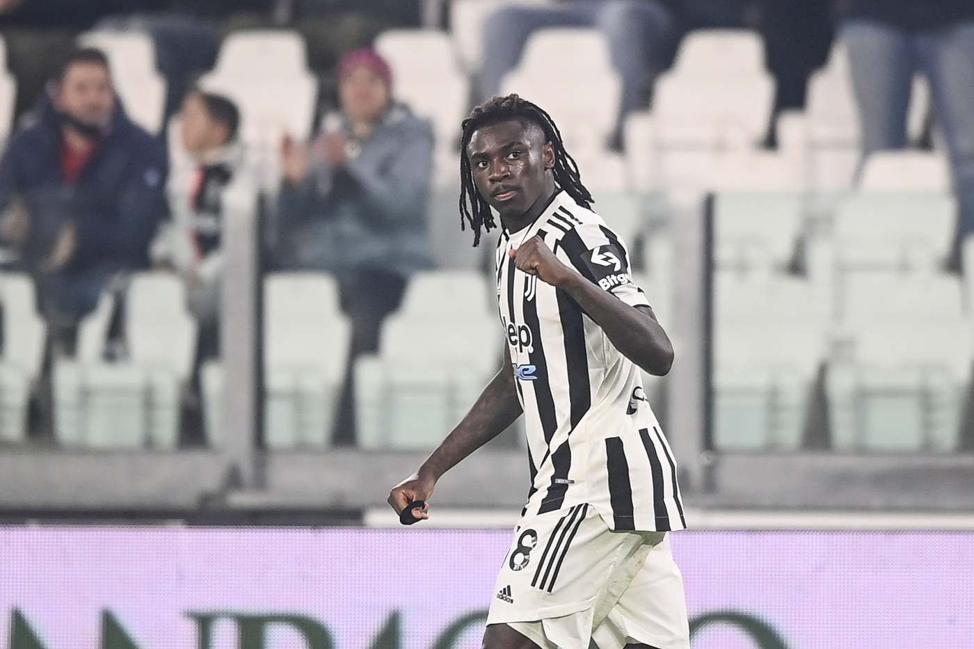 Serie A, la Juventus batte il Cagliari 2-0 e avvicina la zona Champions. Solo pari per l’Atalanta a Genova