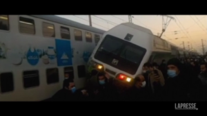 Iran, collisione tra treni: una ventina di feriti