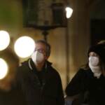 Covid, oggi la cabina di regia: ipotesi Ffp2 in cinema, teatri e trasporti