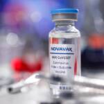 Vaccini: ipotesi terza dose a quattro mesi. Da Aifa via libera a Novavax