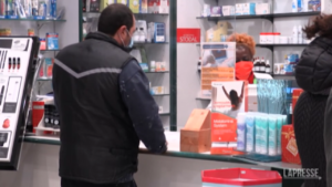 Roma, la corsa ai tamponi per le feste natalizie