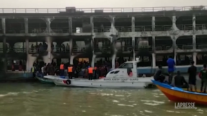 Bangladesh: incendio su traghetto, almeno 39 morti e 72 feriti