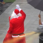 Natale, nelle favelas di Rio de Janeiro arriva Babbo Natale