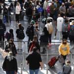 Covid: caos viaggi a Natale, oltre 5mila voli cancellati fra ieri e oggi