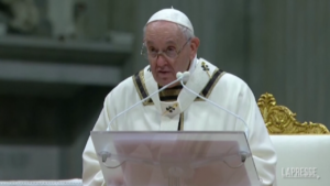 Messa di Natale, l’ammonimento Papa: “Basta morti sul lavoro”