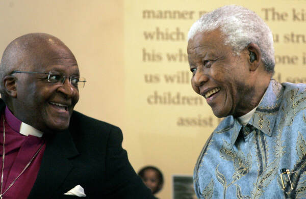 Sudafrica, morto l’arcivescovo Desmond Tutu: fu icona del movimento anti-apartheid