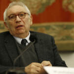 Scuola, Bianchi: “Il 10 gennaio si torna in presenza”. Presidi: “Ffp2 per tutti”