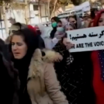 Afghanistan, donne in protesta a Kabul: talebani sparano in aria
