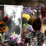 Sudafrica, ancora fiori e candele per l’arcivescovo Tutu a Cape Town