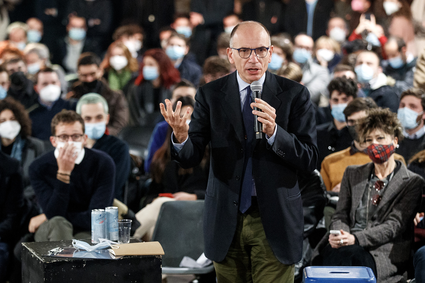 Quirinale, la corsa al candidato: Letta stoppa il Cav. E su elezione pesa incognita Omicron Quirinale, la corsa al candidato: Letta stoppa il Cav. E su elezione pesa incognita Omicron