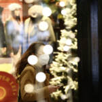 Cosa prevede il nuovo Decreto: cambia quarantena precauzionale per chi ha tre dosi. Capienza stadi al 50%