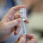 Pistoia, Green Pass con false vaccinazioni: arrestato medico No Vax