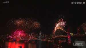 Capodanno, Sydney accoglie il 2022 con uno spettacolo pirotecnico