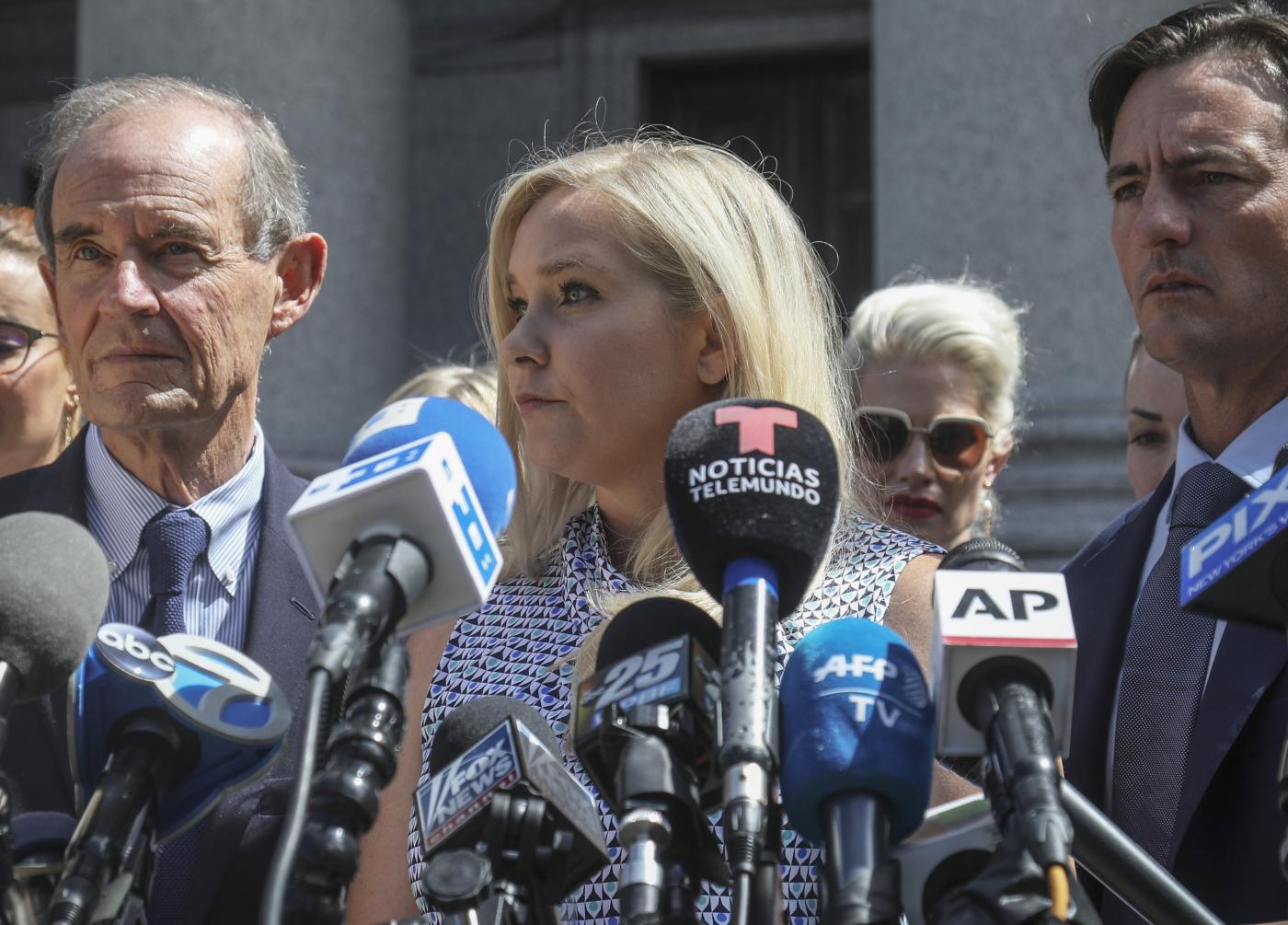 Caso Epstein, la donna che accusa il principe Andrea chiede che lui provi che ‘non poteva sudare’