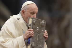 Papa Francesco celebra la messa per la solennità di Santa Maria all'inizio del nuovo anno