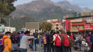 India: 12 morti e 13 feriti dopo fuga della folla da santuario