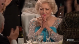 Addio a Betty White, “golden girl” della tv americana