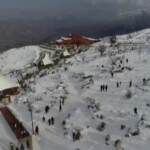 Iraq, la fuga dalla città alla ricerca della neve sul monte Korek: le immagini dal drone