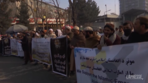Afghanistan: a Kabul manifestanti chiedono riconoscimento internazionale del governo dei talebani