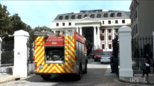 Sudafrica, incendio Parlamento: si valutano i danni