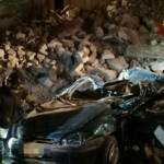 Afragola, crolla uno stabile nel centro storico: sembra non ci siano persone sotto le macerie