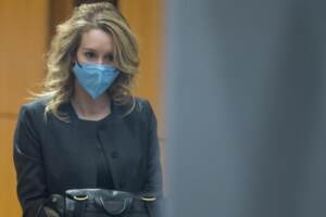 Caso Theranos, processo federale contro la CEO Elizabeth Holmes: stallo su tre capi d'accusa