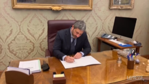 Quirinale, Fico firma lettera di convocazione del Parlamento