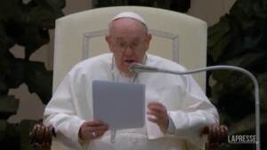Papa: “Adozione tra le più alte forme di amore, le istituzioni le facilitino”