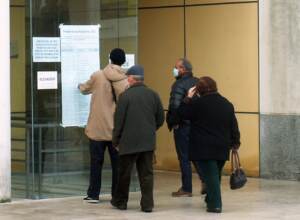 Portugal ponders how to hold election amid omicron surge