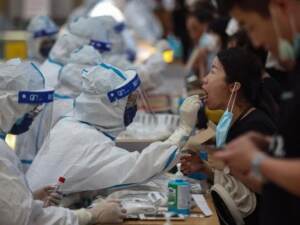 Covid, stop a test negativo per ingresso in Cina