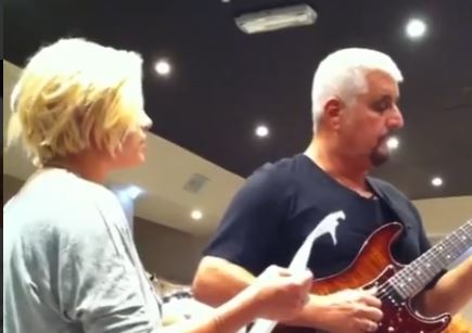 pino daniele canta con Emma