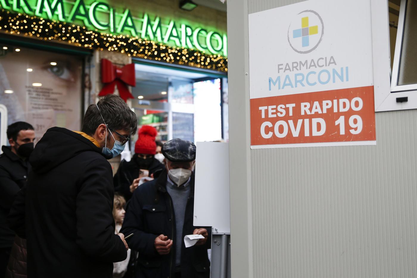 Covid, boom di nuovi contagi in Italia: +153% in una settimana, 1,2 mln i positivi