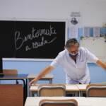 Scuola: caos Regioni e ira sindacati. I presidi: “Centinaia di studenti già positivi”