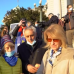Djokovic, la madre in piazza a Belgrado: “Lui dice di star bene, per noi è un momento difficile”
