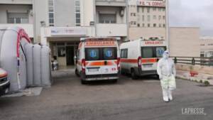 Covid, a Palermo tensostrutture davanti agli ospedali: “Stiamo facendo prevenzione”