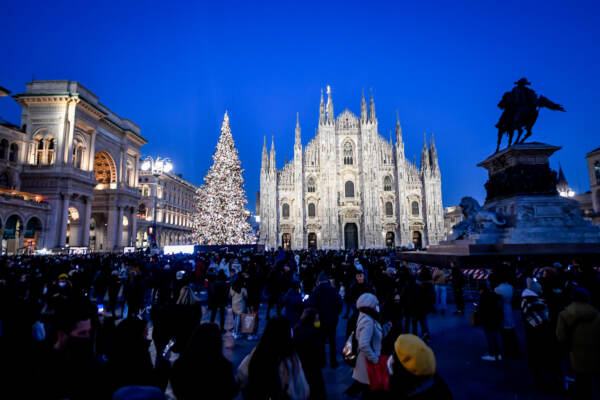 Milano, aggressione in piazza Duomo a Capodanno: si indaga su altri episodi