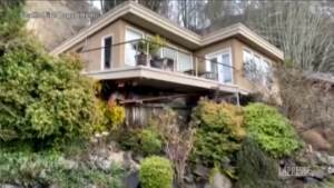 Seattle, inondazioni e frane: una casa ‘scivola’ sulla collina