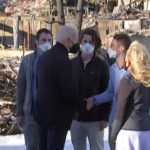 Usa, incendi in Colorado: Biden consola chi ha perso tutto nei roghi