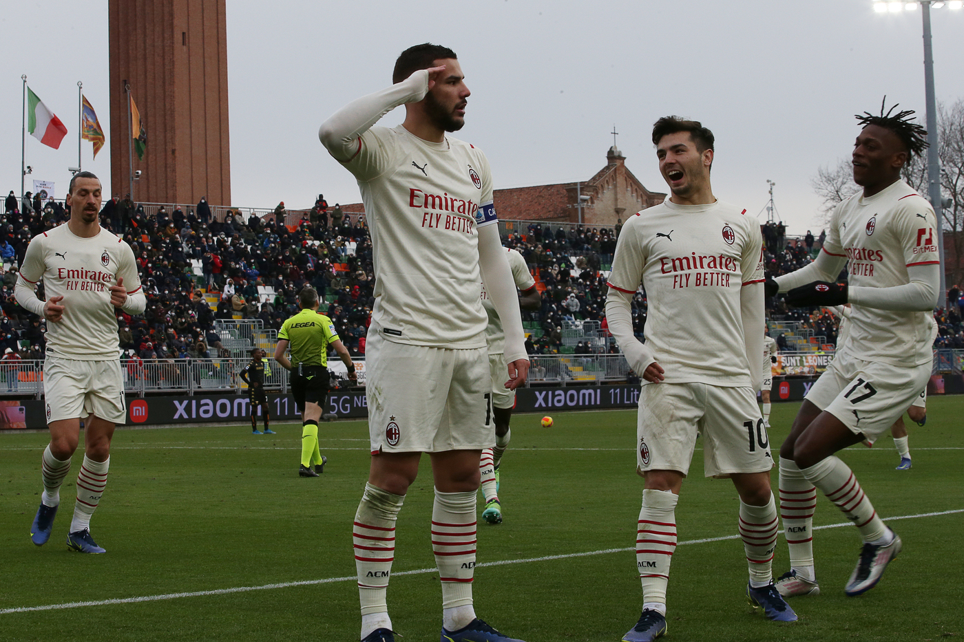 Serie A: il Milan cala il tris a Venezia. Ibra da record e doppietta di Theo