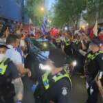 Melbourne, tensioni tra la polizia e i tifosi di Djokovic