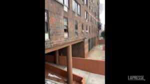 New York, il rogo nel Bronx: fumo e fiamme da un appartamento