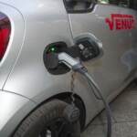 Mobilità: Motus-E, al 69% degli italiani piace l’auto elettrica