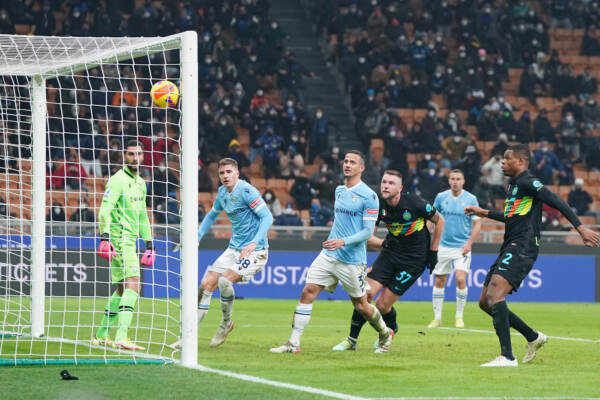 Serie A, l’Inter si riprende la vetta, 2-1 alla Lazio con firma Bastoni-Skriniar