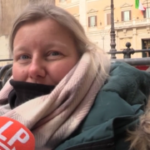 La deputata Cunial contro il green pass: “Non posso entrare in Parlamento. Io come Djokovic”