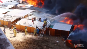 Cile: enorme incendio distrugge oltre 100 abitazioni