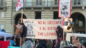 Puzzer ha il Covid, quando a Torino diceva: “Ho l’influenza, perché l’influenza esiste ancora”