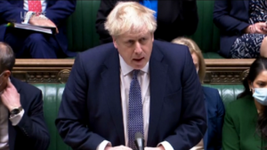 Regno Unito, Johnson si scusa: “Andai alla festa nel giardino di Downing street”