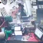 Monza: 17enne rapinava negozi e supermarket, fermato