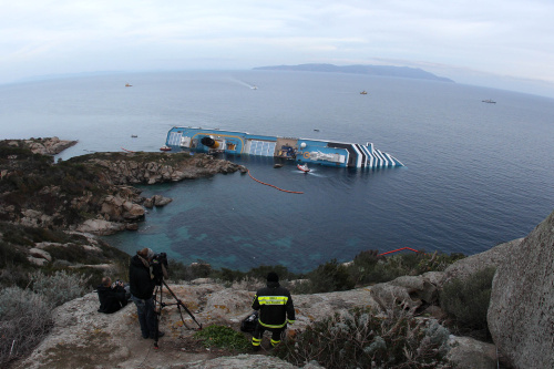 Costa Concordia, uno dei soccorritori: “Disarmante la scarsa professionalità di alcuni membri dell’equipaggio”